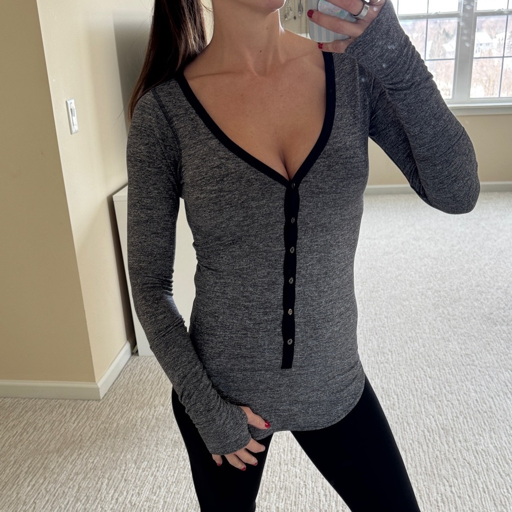 Lululemon Awesoma Henley *like new*